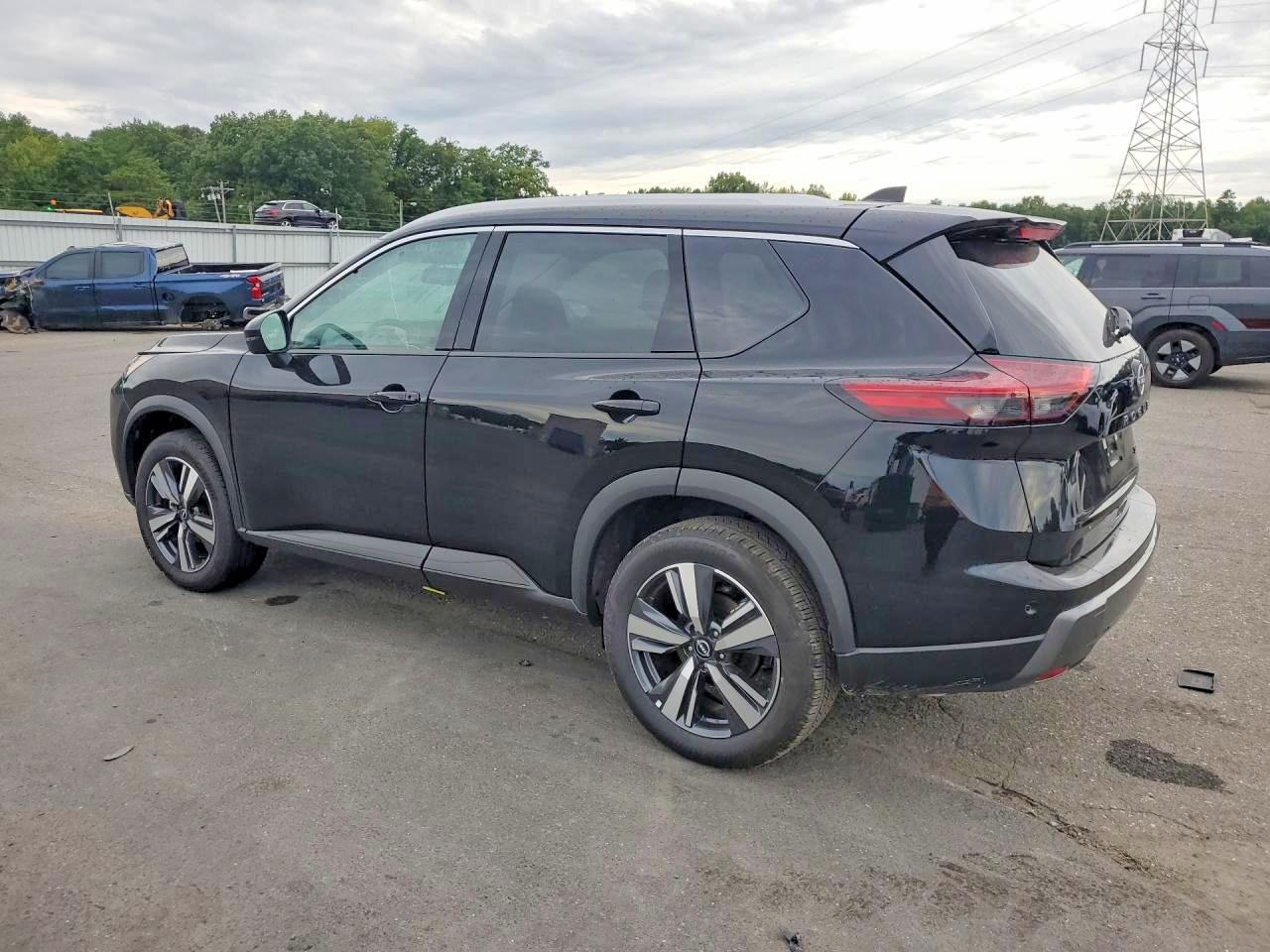 2026 NISSAN ROGUE SL — photo 2