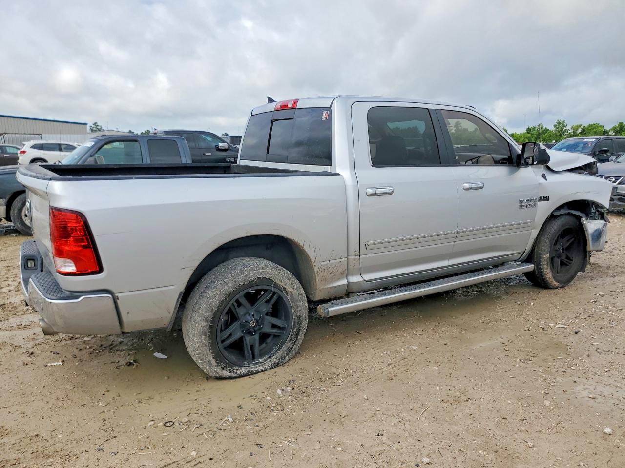 2015 RAM 1500 SLT — снимка 3