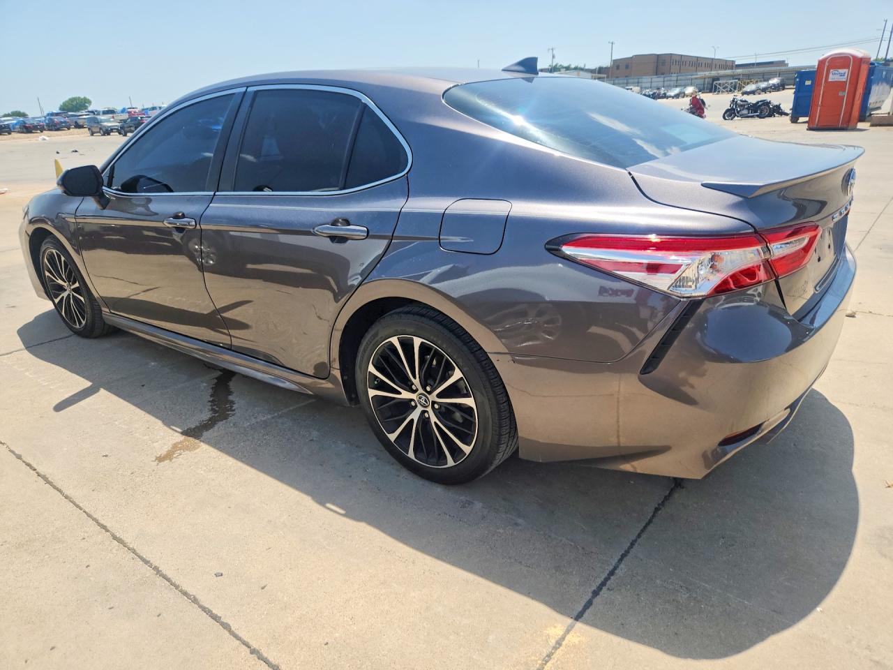 2020 TOYOTA CAMRY SE — снимка 2
