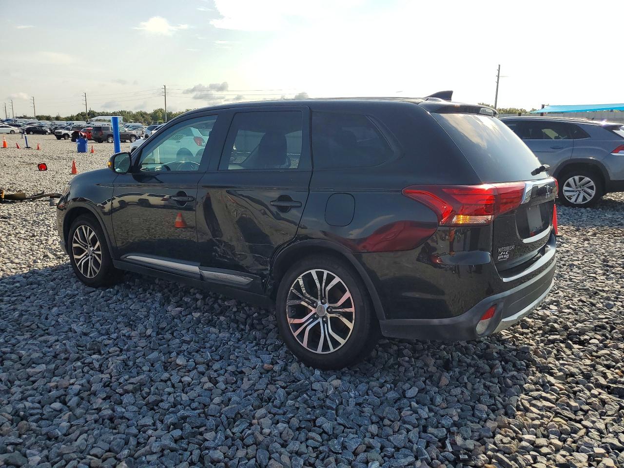 2017 MITSUBISHI OUTLANDER SE — снимка 2