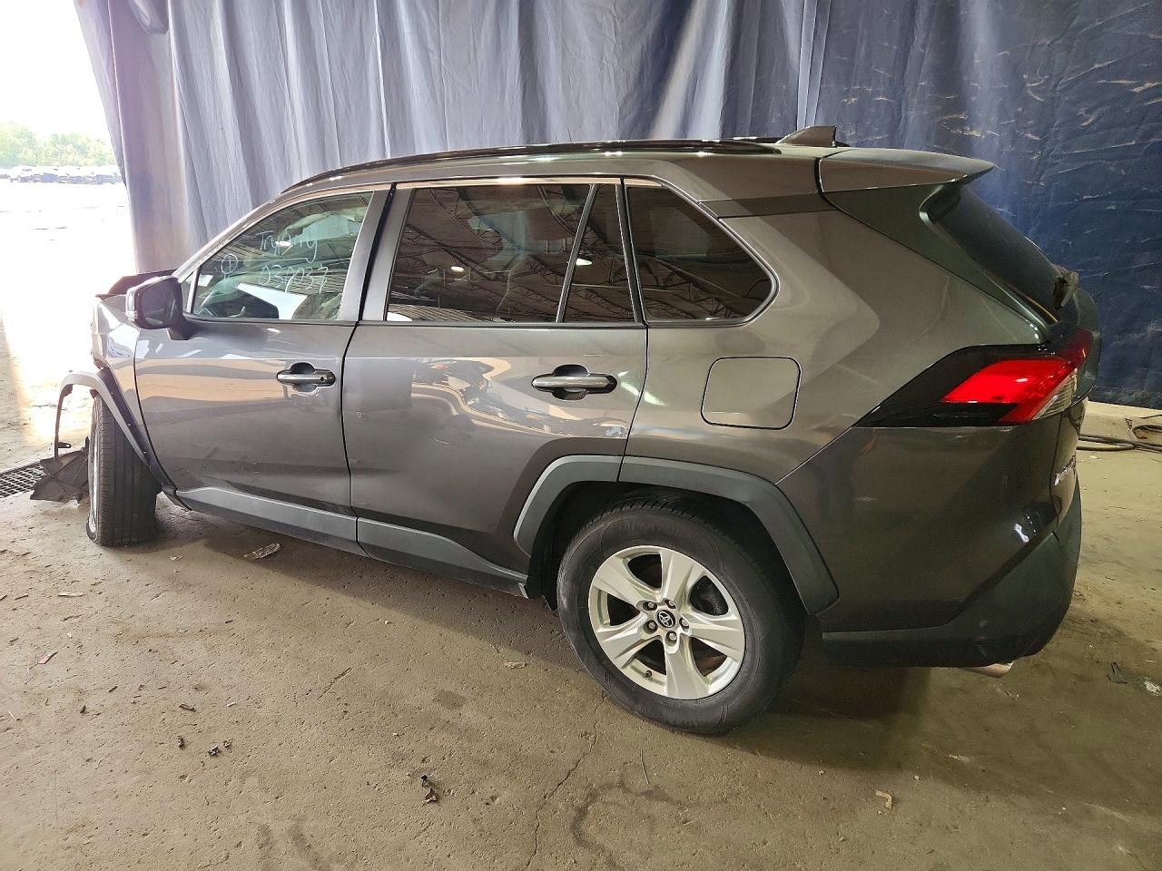 2019 TOYOTA RAV4 XLE — снимка 2
