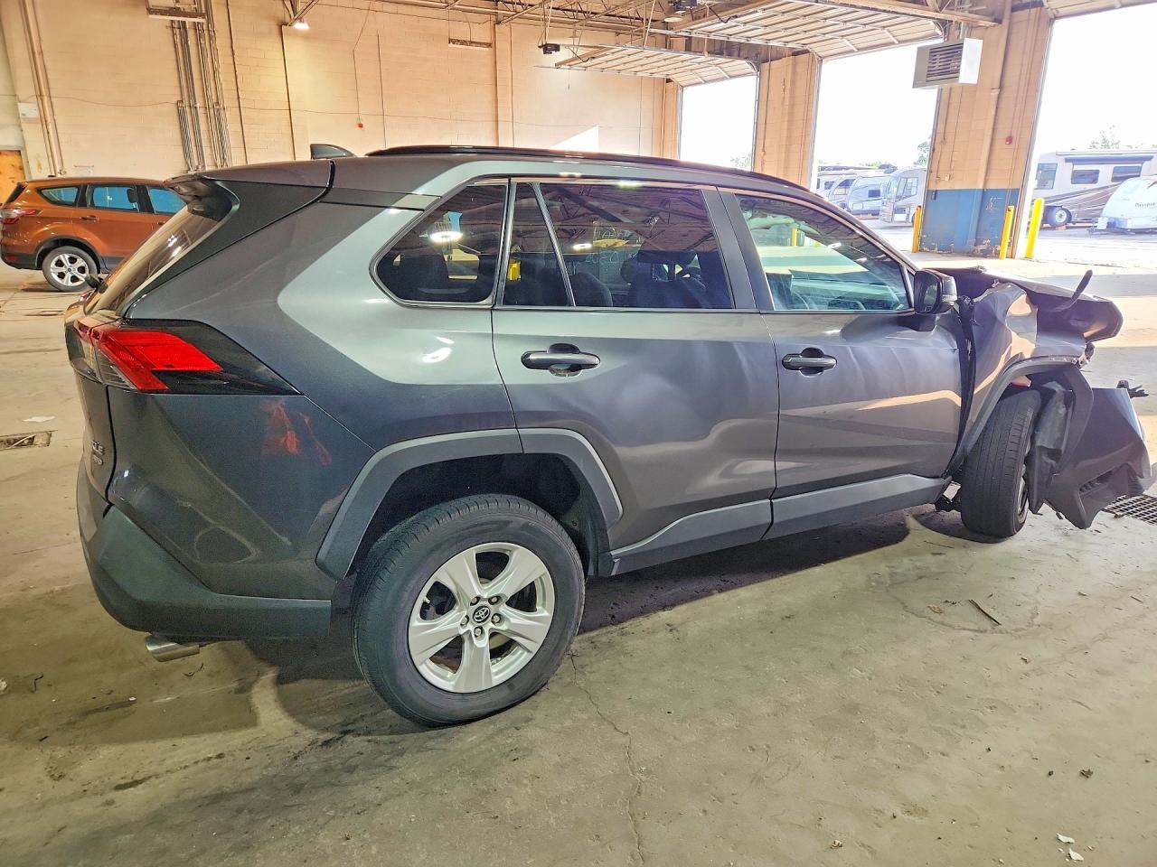 2019 TOYOTA RAV4 XLE — снимка 3