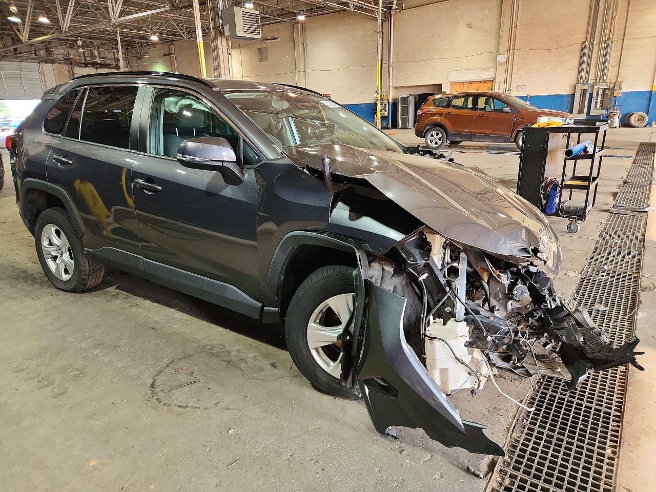 2019 TOYOTA RAV4 XLE — снимка 4