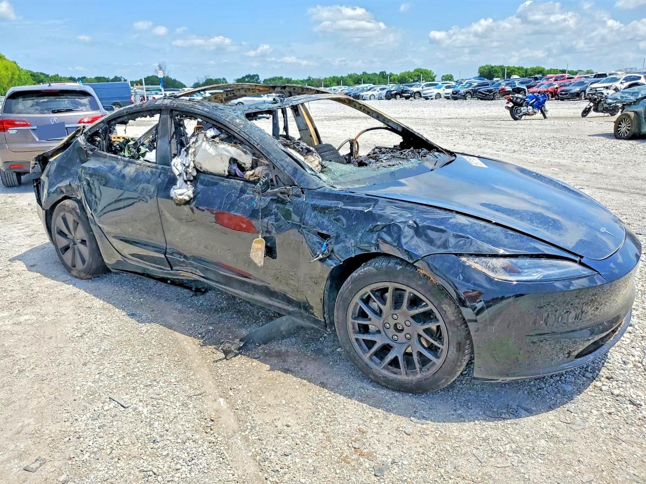 2025 TESLA MODEL 3 — снимка 4