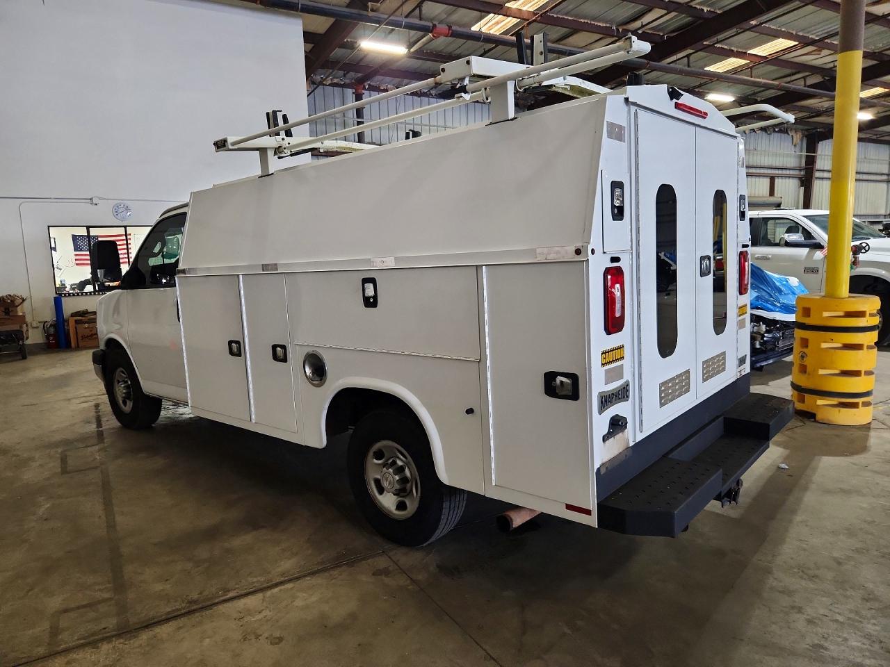 2019 CHEVROLET EXPRESS G3500 — снимка 2