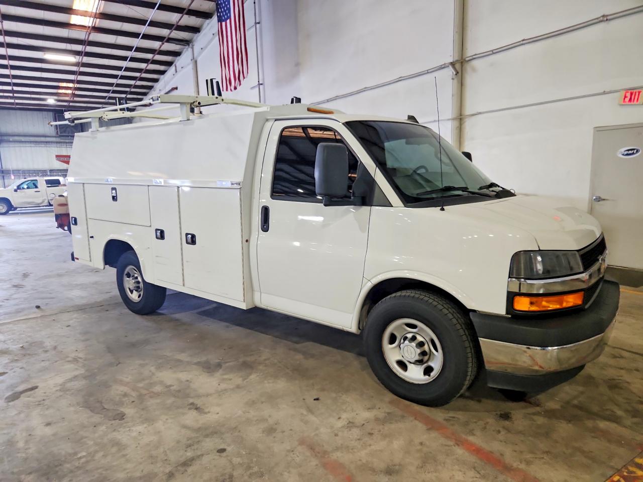 2019 CHEVROLET EXPRESS G3500 — снимка 4