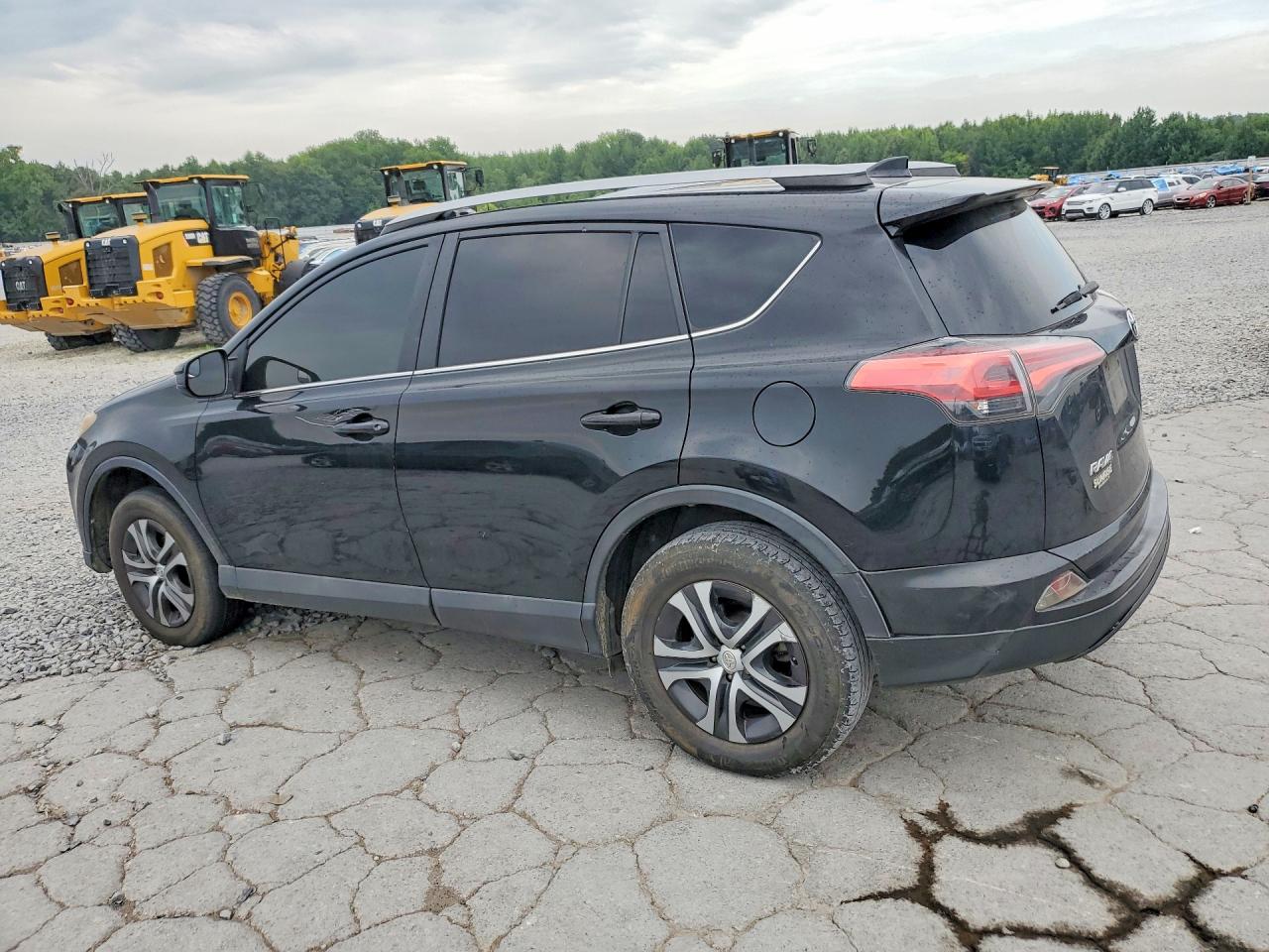 2018 TOYOTA RAV4 LE — снимка 2