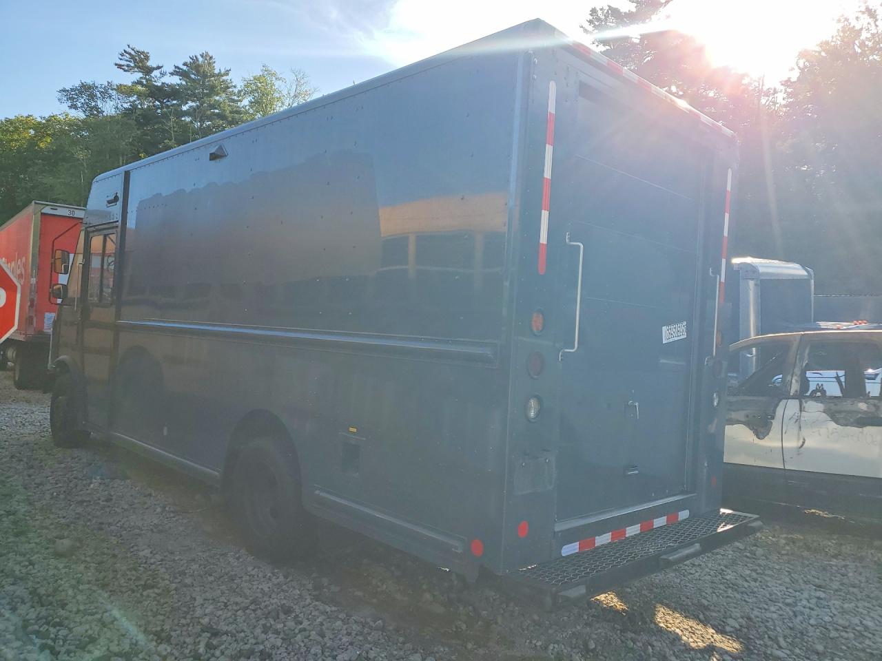2021 FORD F59 — снимка 2