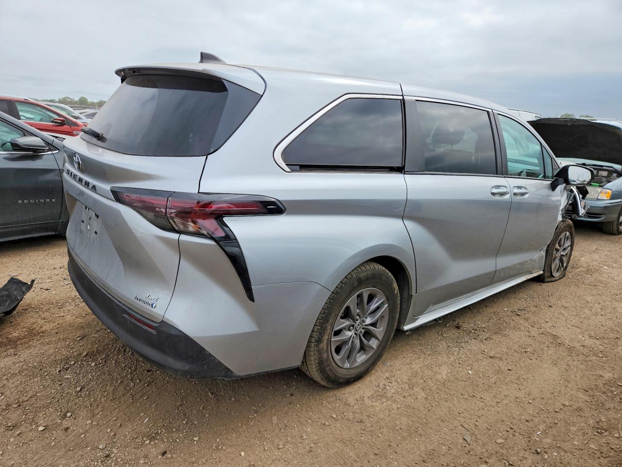 2024 TOYOTA SIENNA LE — снимка 3