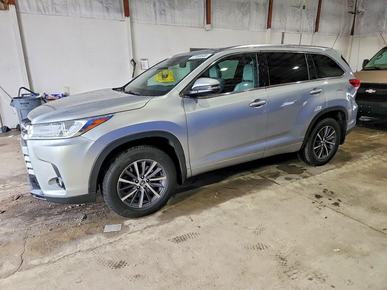 2017 TOYOTA HIGHLANDER XLE