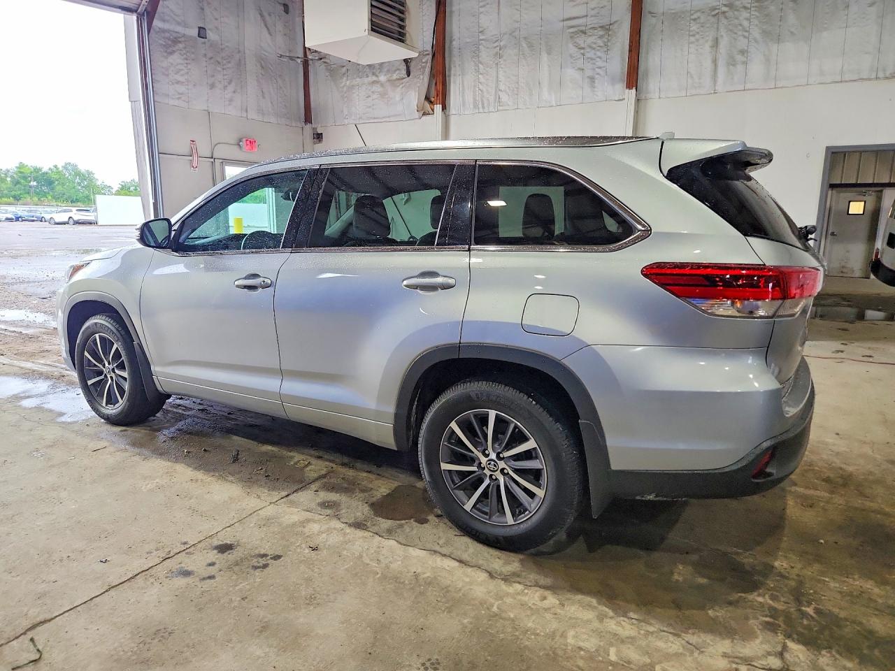 2017 TOYOTA HIGHLANDER XLE — снимка 2