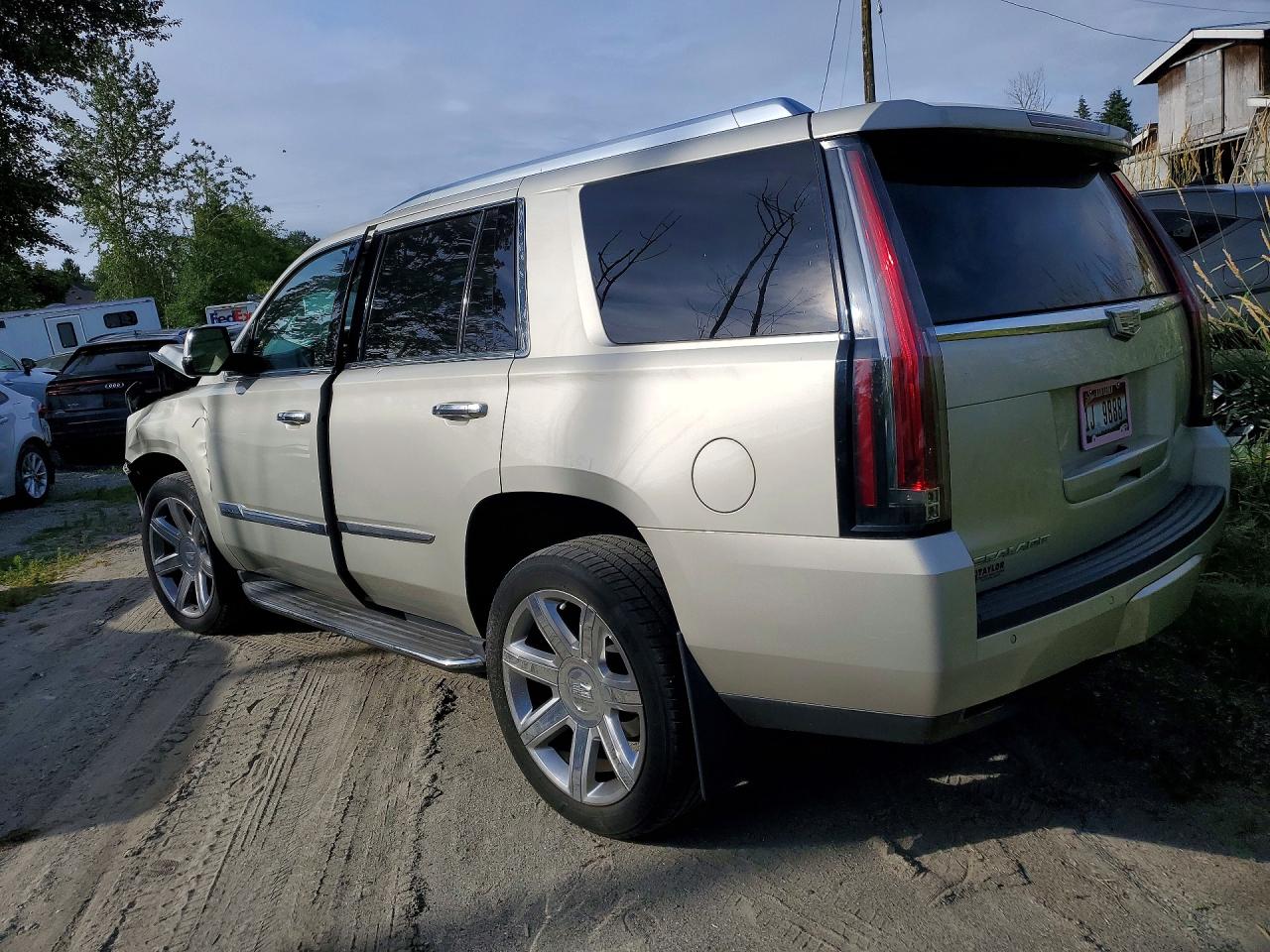 2015 CADILLAC ESCALADE LUXURY — снимка 2