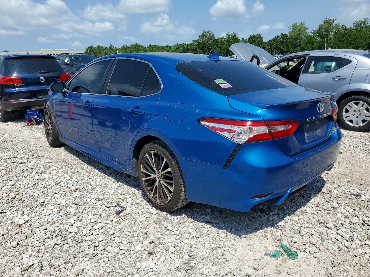 2020 TOYOTA CAMRY SE — снимка 2