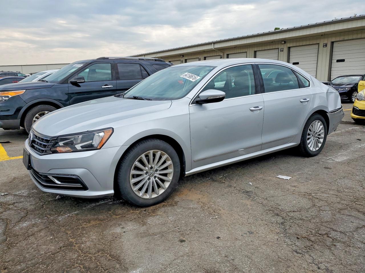 2016 VOLKSWAGEN PASSAT SE