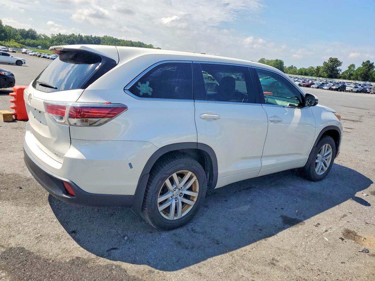 2015 TOYOTA HIGHLANDER LE — снимка 3