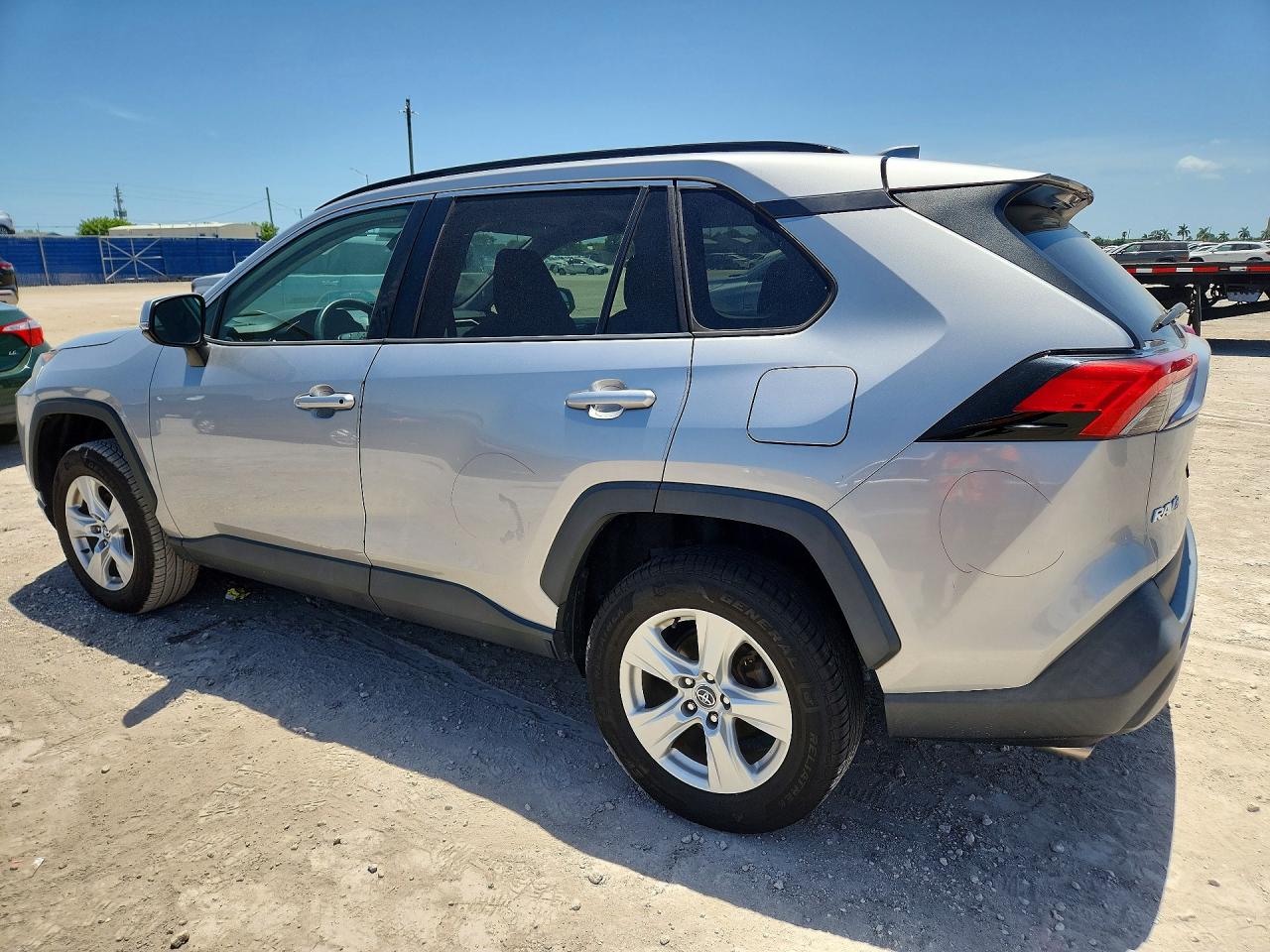 2020 TOYOTA RAV4 XLE — снимка 2