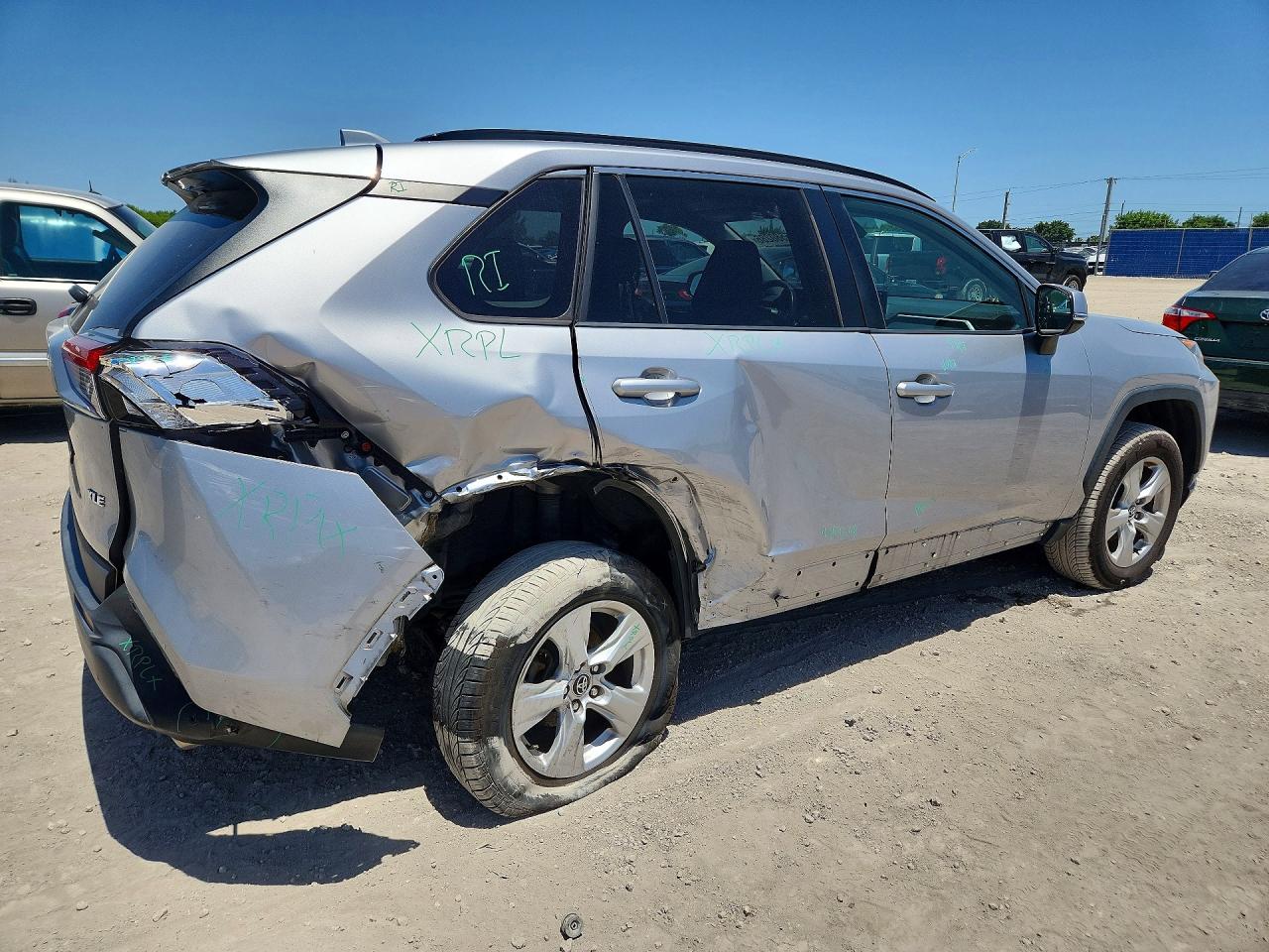 2020 TOYOTA RAV4 XLE — снимка 3