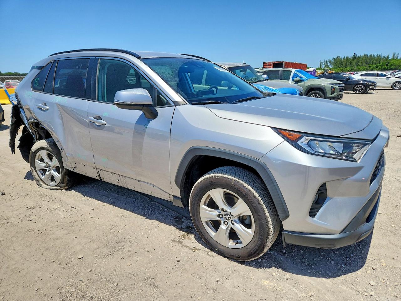 2020 TOYOTA RAV4 XLE — снимка 4