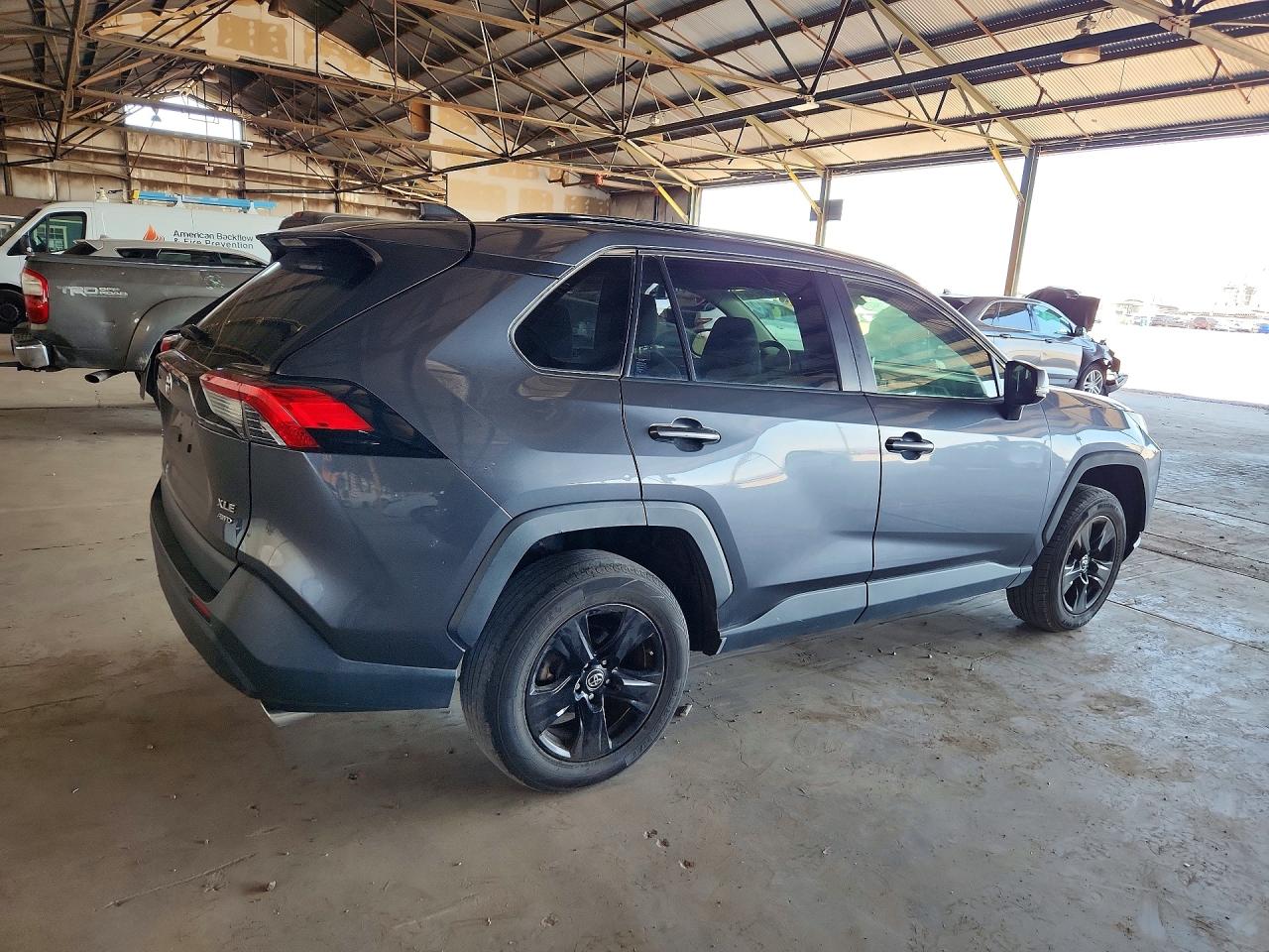 2019 TOYOTA RAV4 XLE — снимка 3