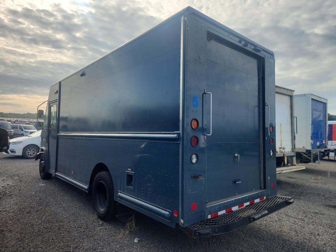 2021 FORD F59 — photo 2