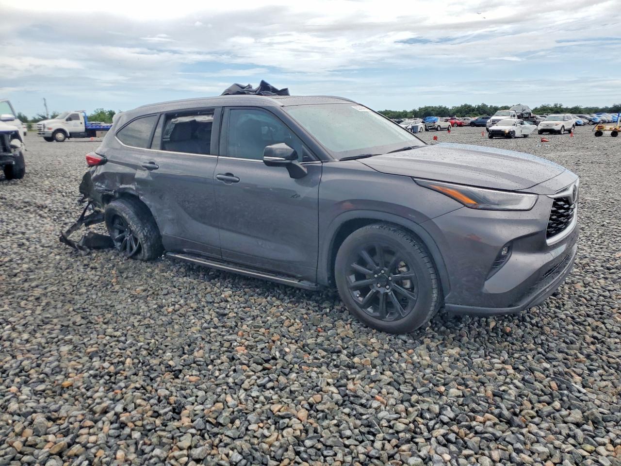 2023 TOYOTA HIGHLANDER XLE — снимка 4