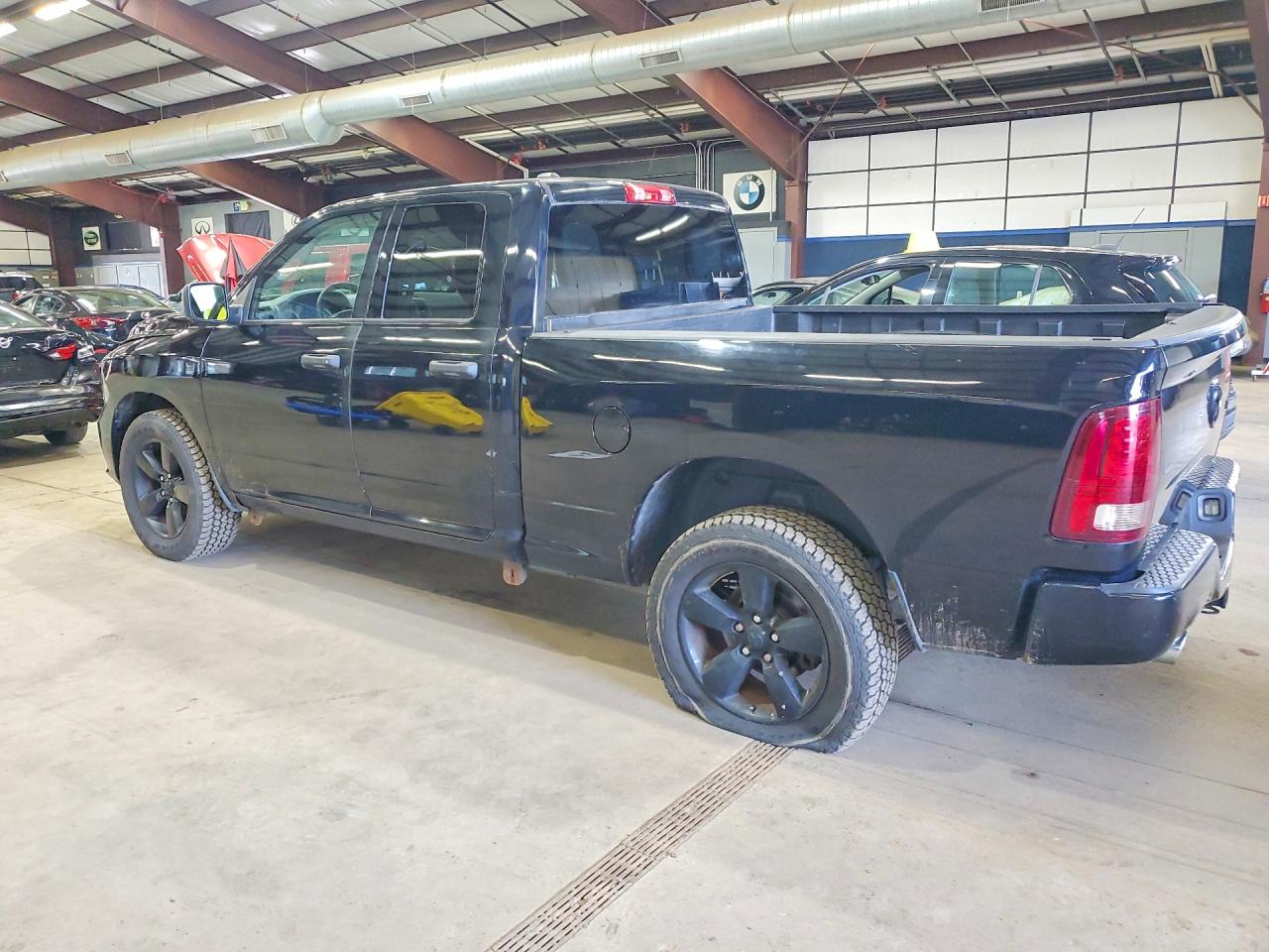2015 RAM 1500 ST — снимка 2