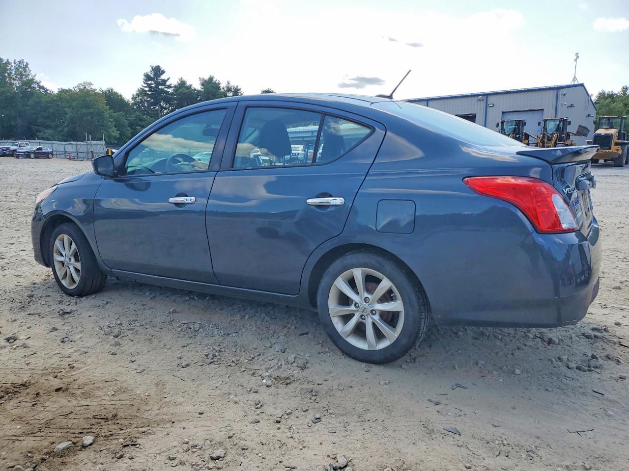 2015 NISSAN VERSA 1.6 SL — снимка 2