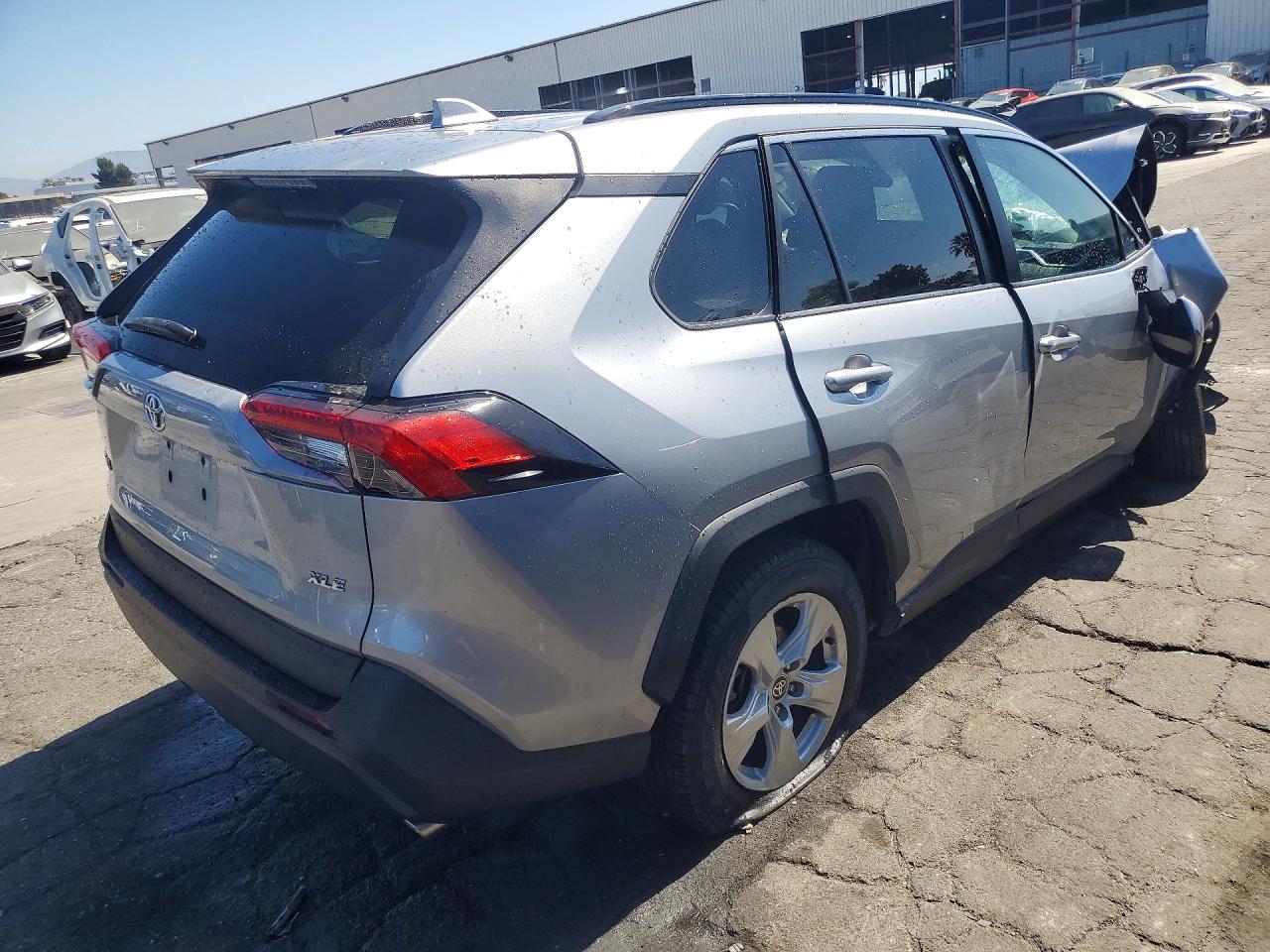 2021 TOYOTA RAV4 XLE — снимка 3