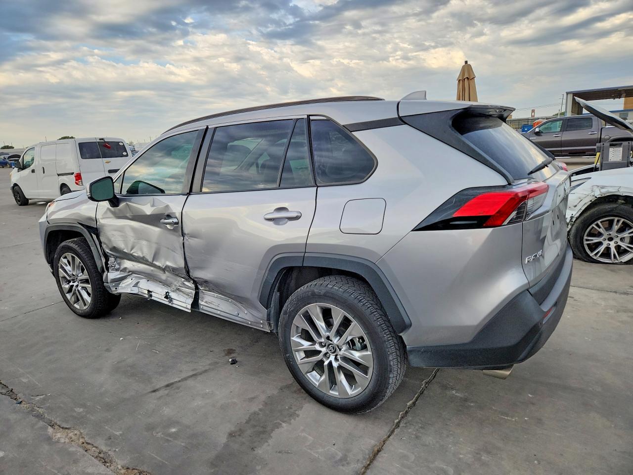 2019 TOYOTA RAV4 XLE PREMIUM — снимка 2