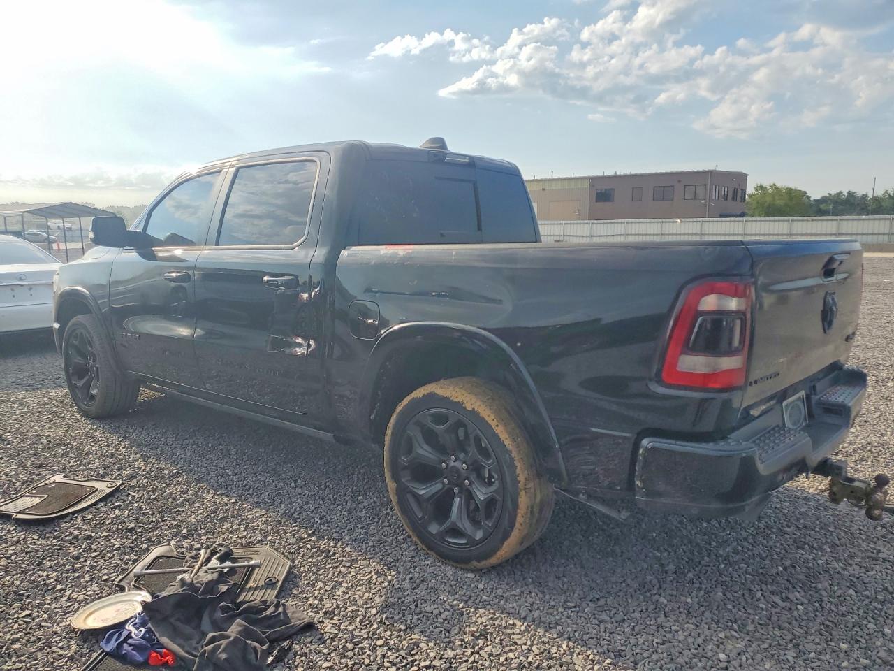 2023 RAM 1500 LIMITED — снимка 2