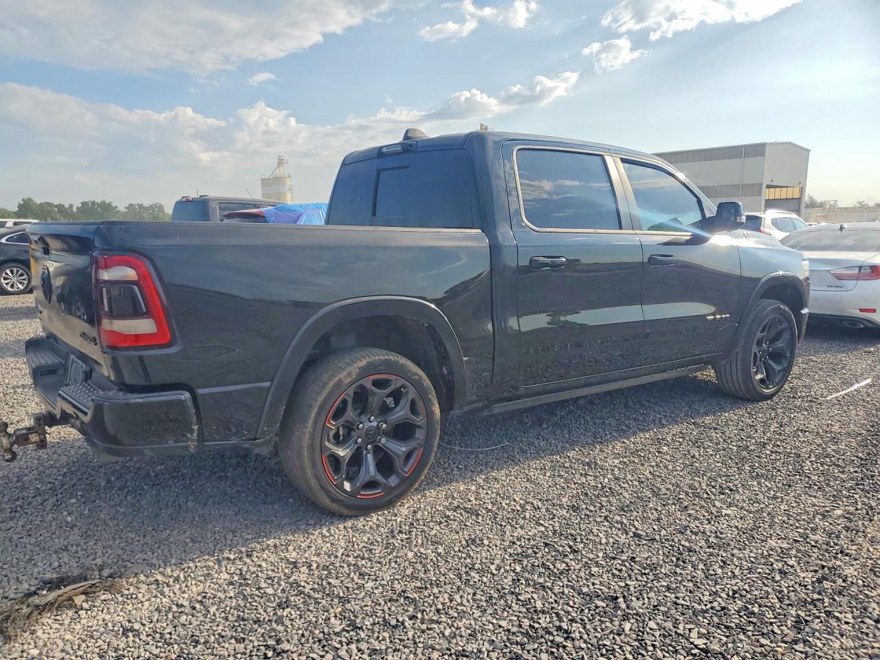2023 RAM 1500 LIMITED — снимка 3