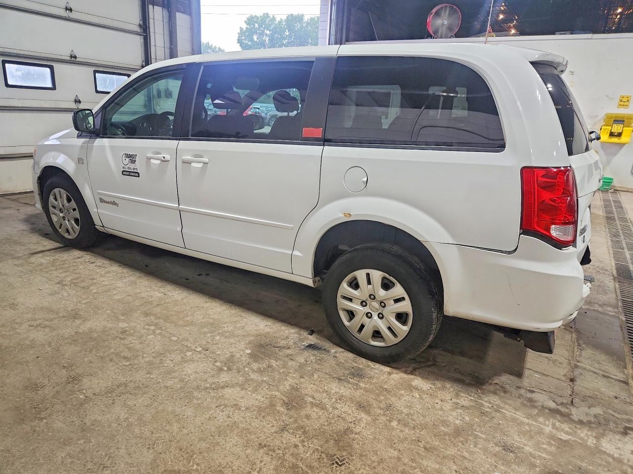 2017 DODGE GRAND CARAVAN SE — снимка 2