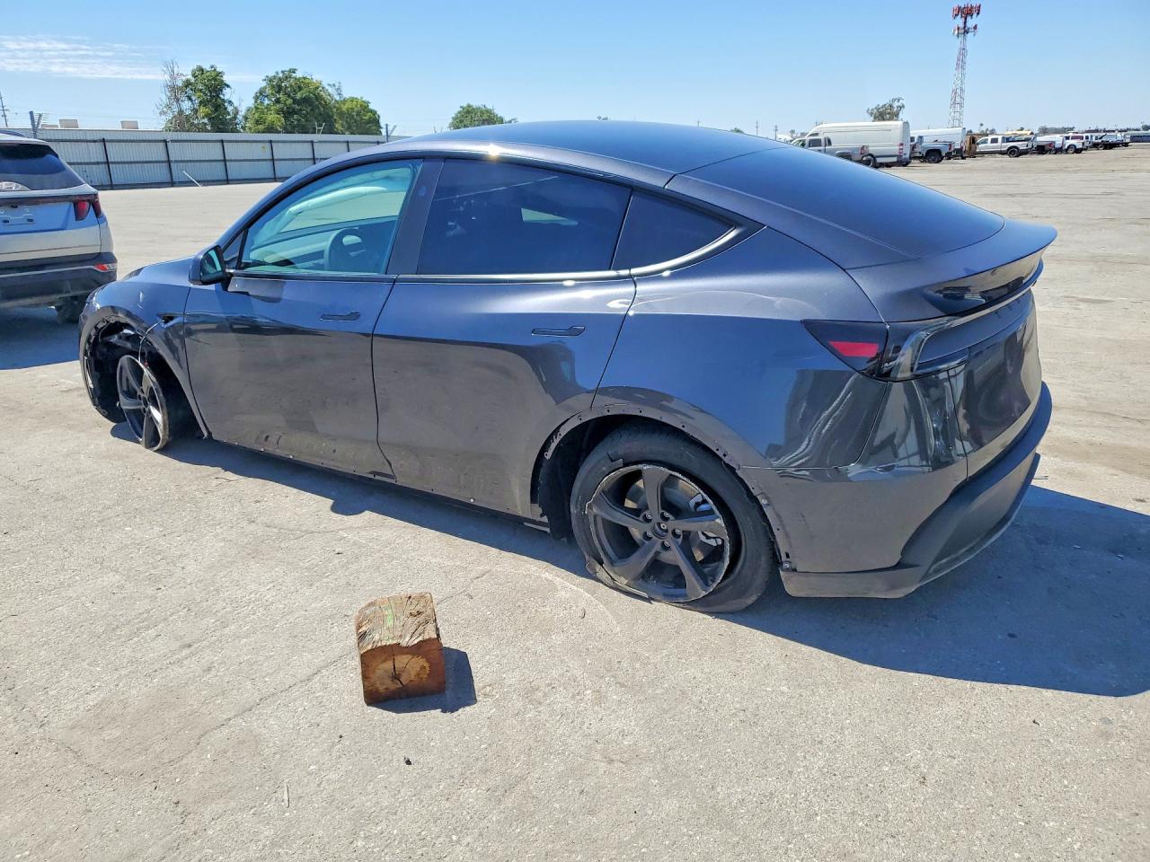 2026 TESLA MODEL Y — снимка 2