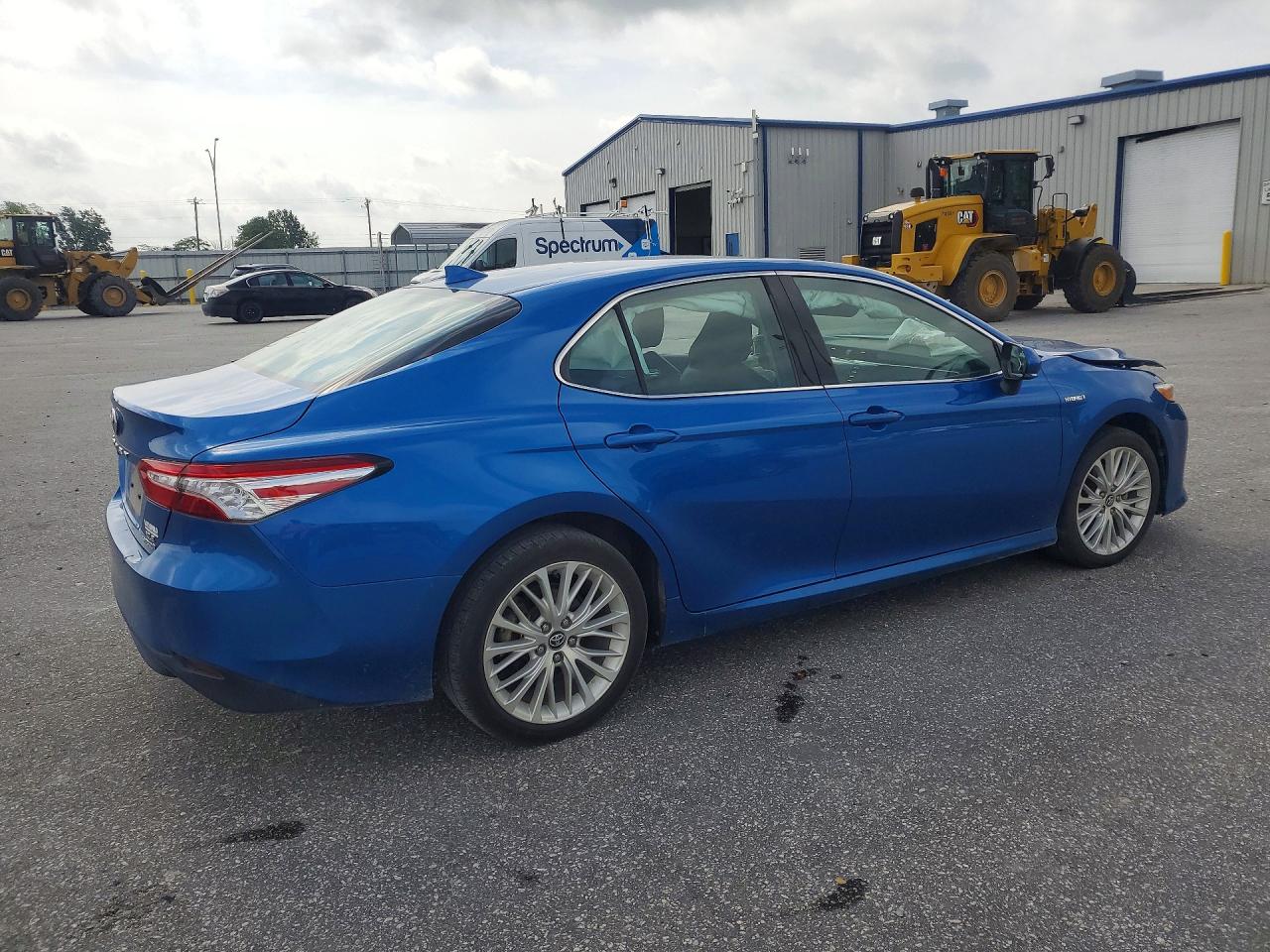 2020 TOYOTA CAMRY XLE — снимка 3