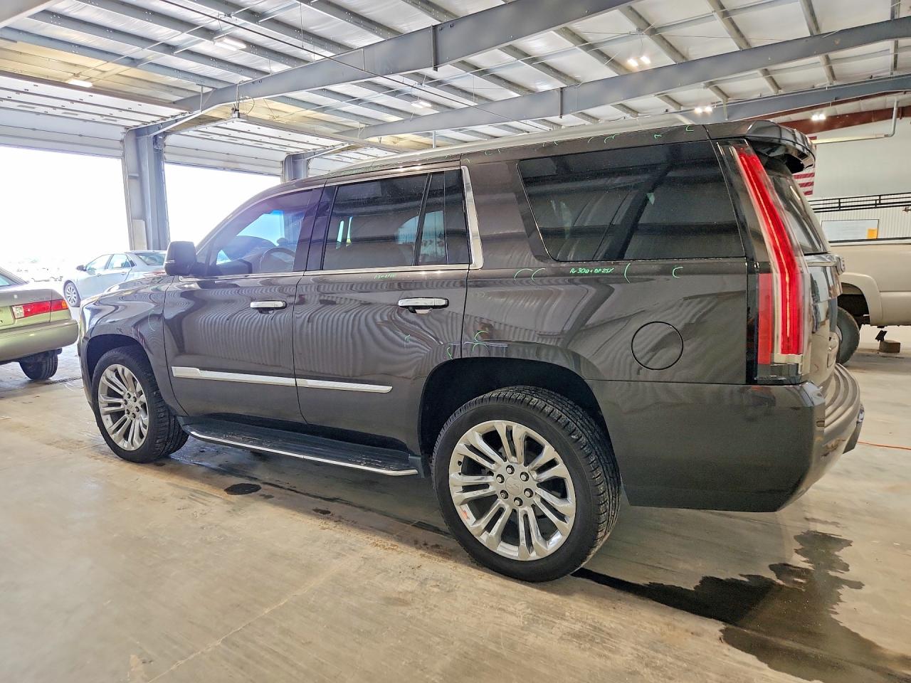 2016 CADILLAC ESCALADE LUXURY — снимка 2