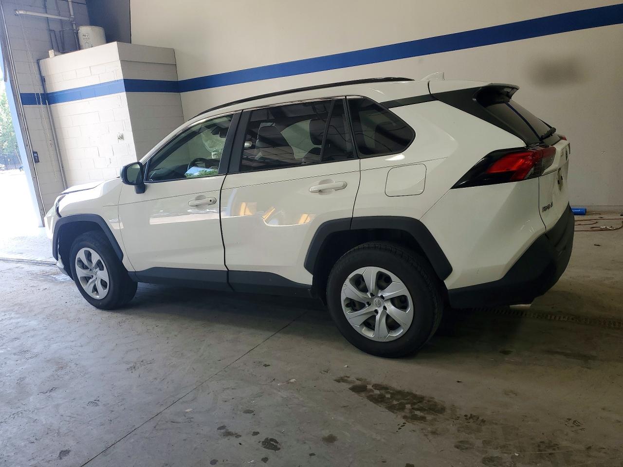 2019 TOYOTA RAV4 LE — снимка 2