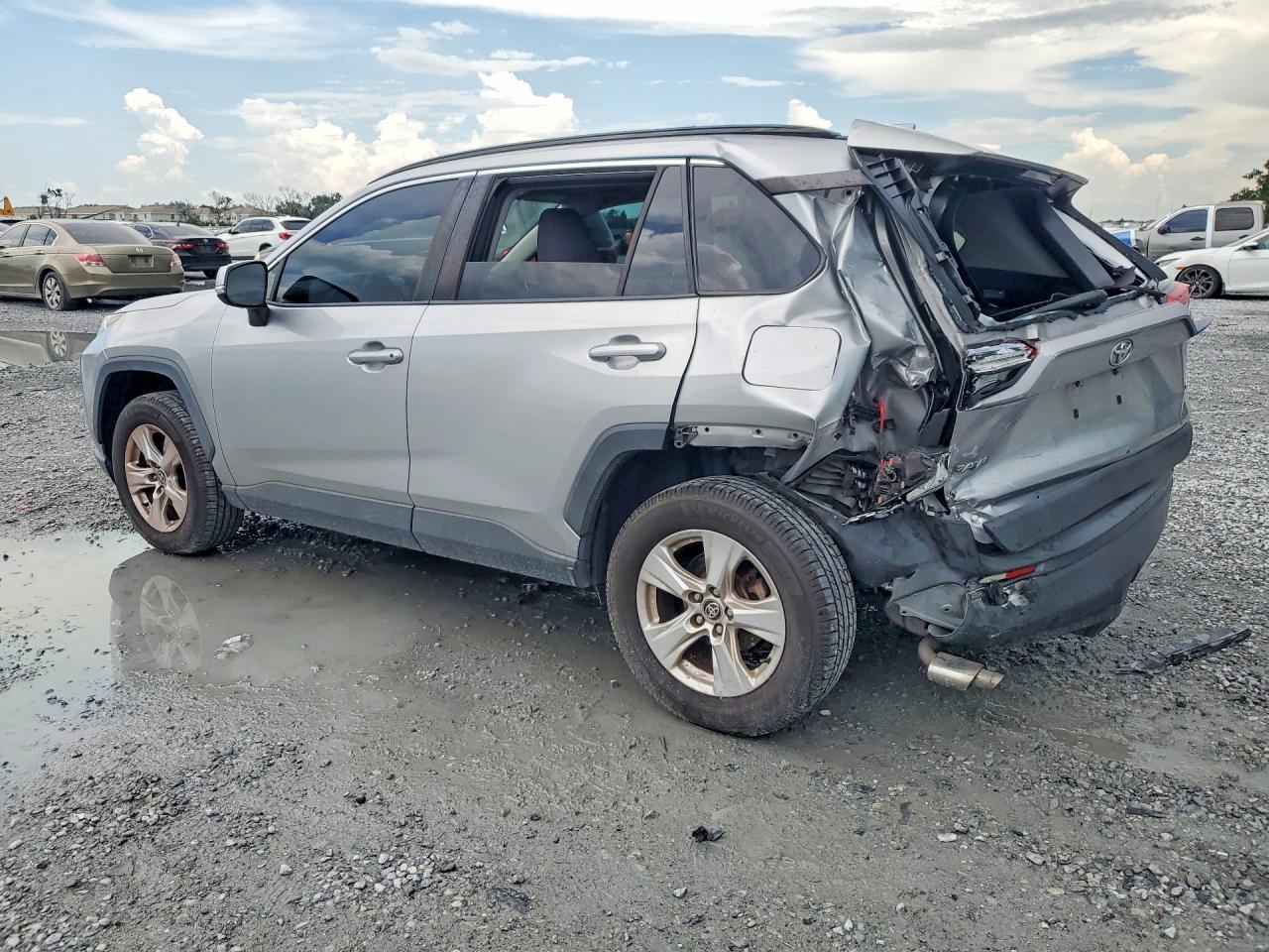 2020 TOYOTA RAV4 XLE — снимка 2