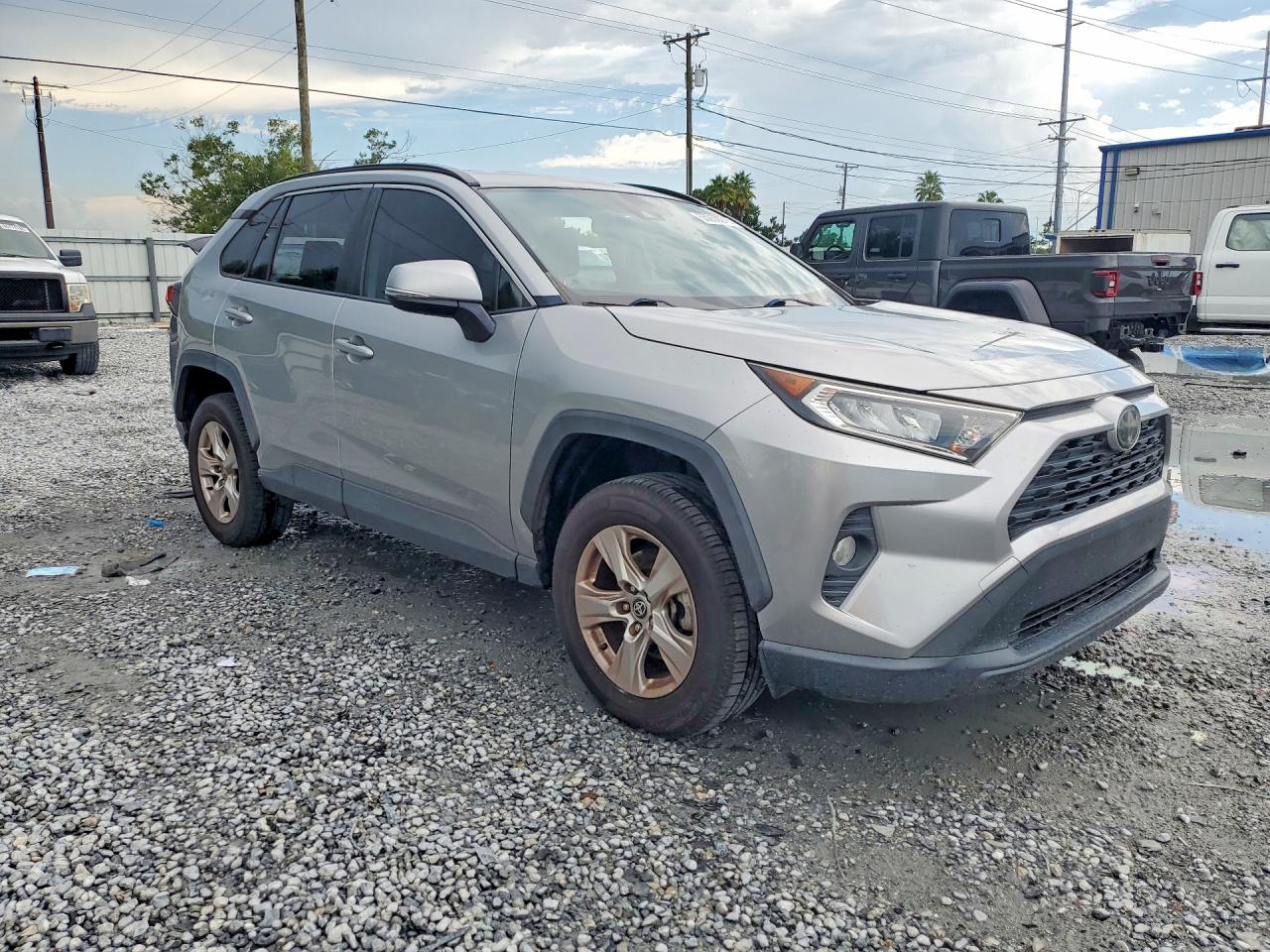 2020 TOYOTA RAV4 XLE — снимка 4