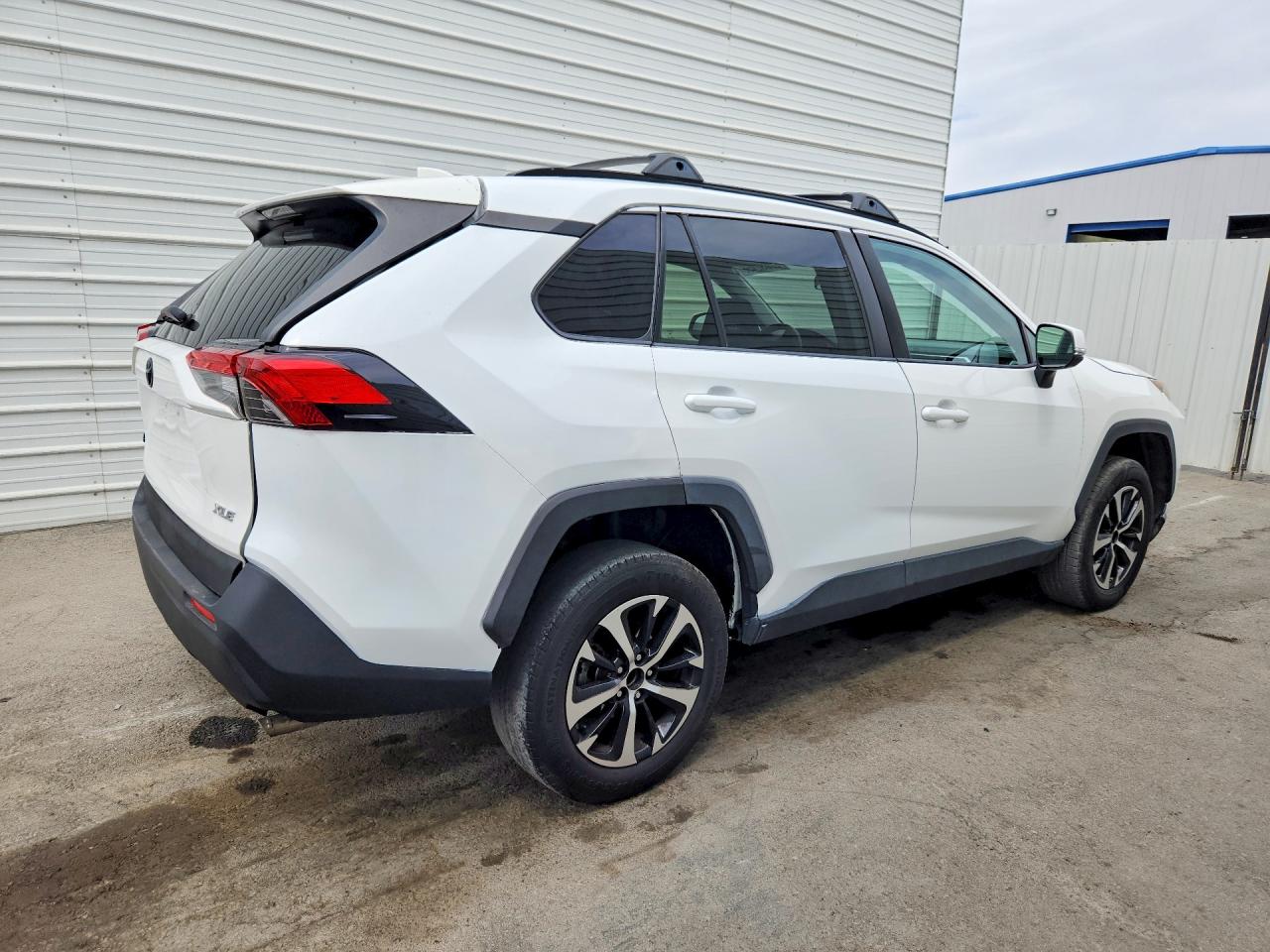 2019 TOYOTA RAV4 XLE — снимка 3