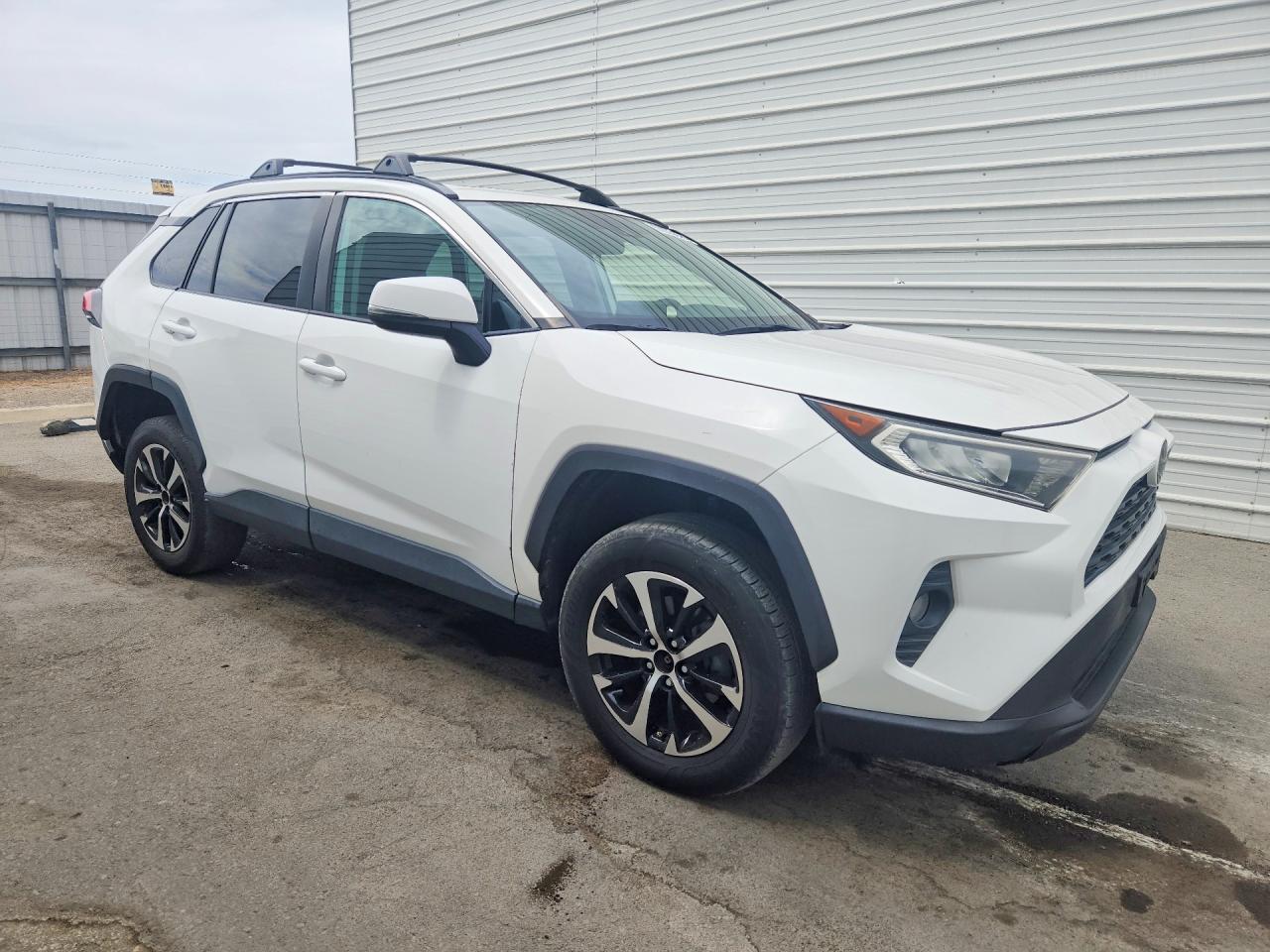 2019 TOYOTA RAV4 XLE — снимка 4