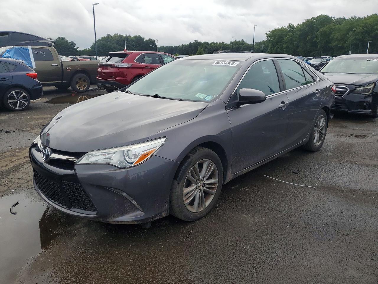 2016 TOYOTA CAMRY SE