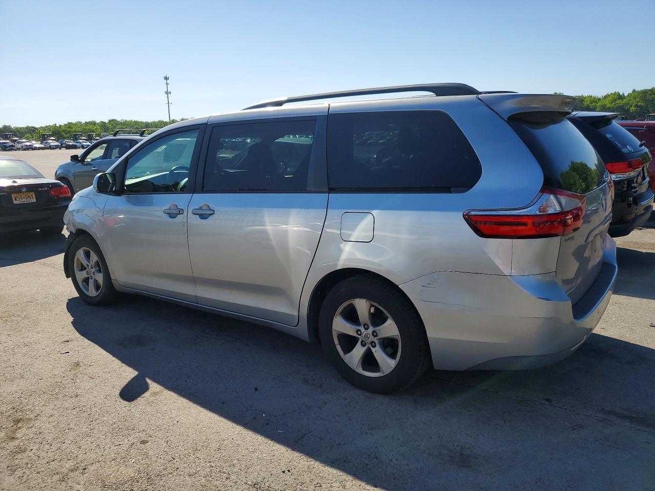 2015 TOYOTA SIENNA LE — снимка 2