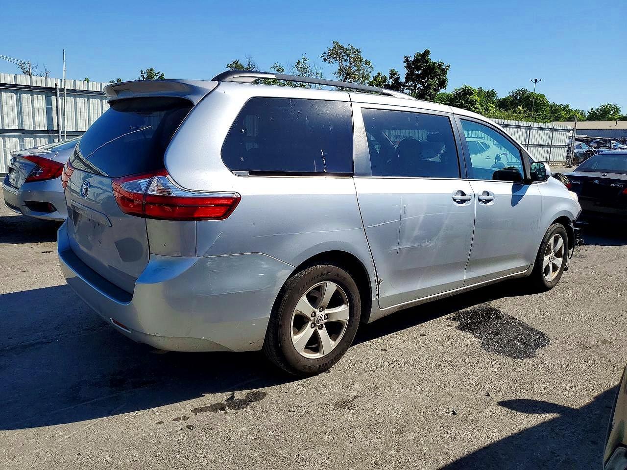 2015 TOYOTA SIENNA LE — снимка 4