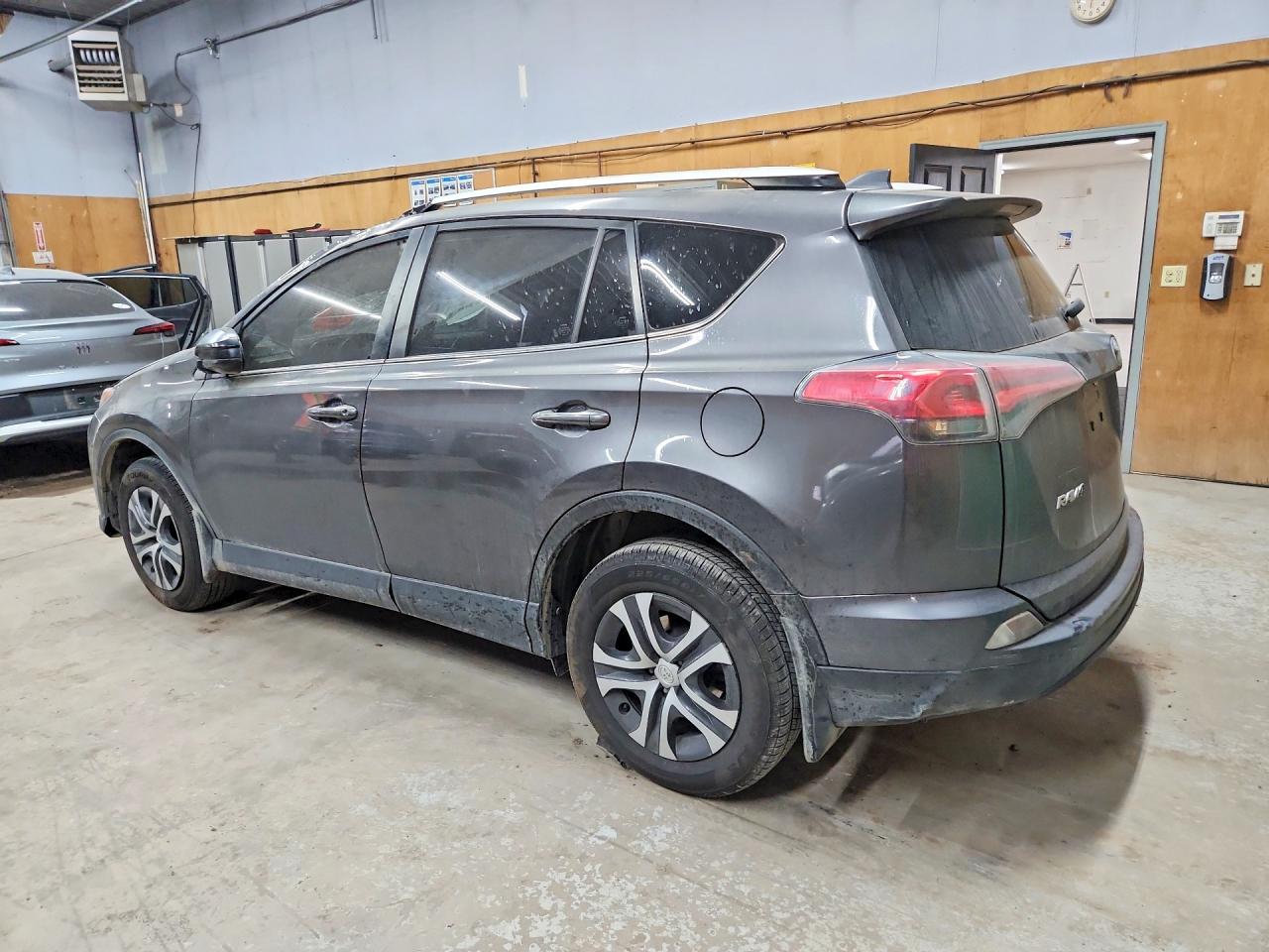2016 TOYOTA RAV4 LE — снимка 2