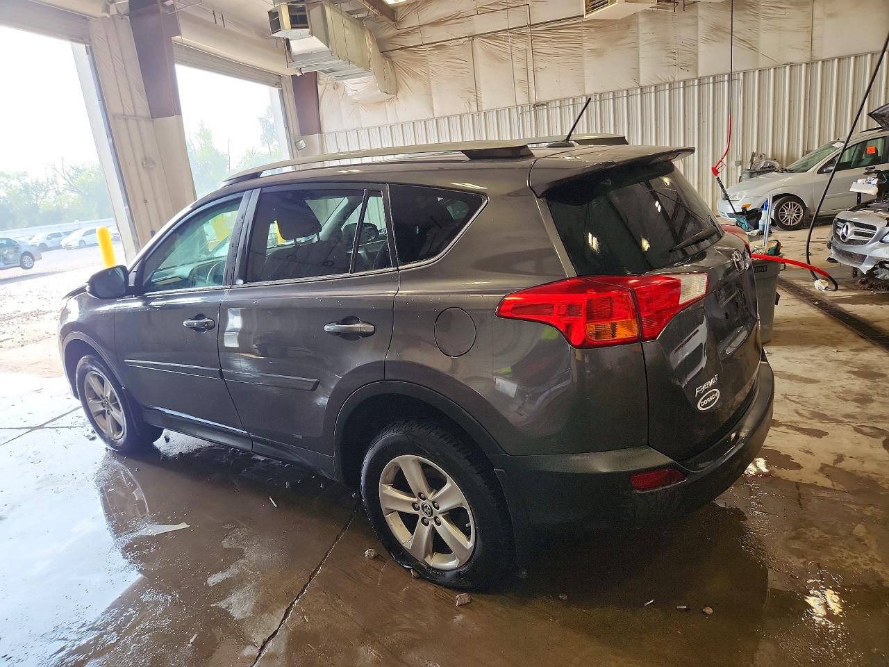 2015 TOYOTA RAV4 XLE — снимка 2