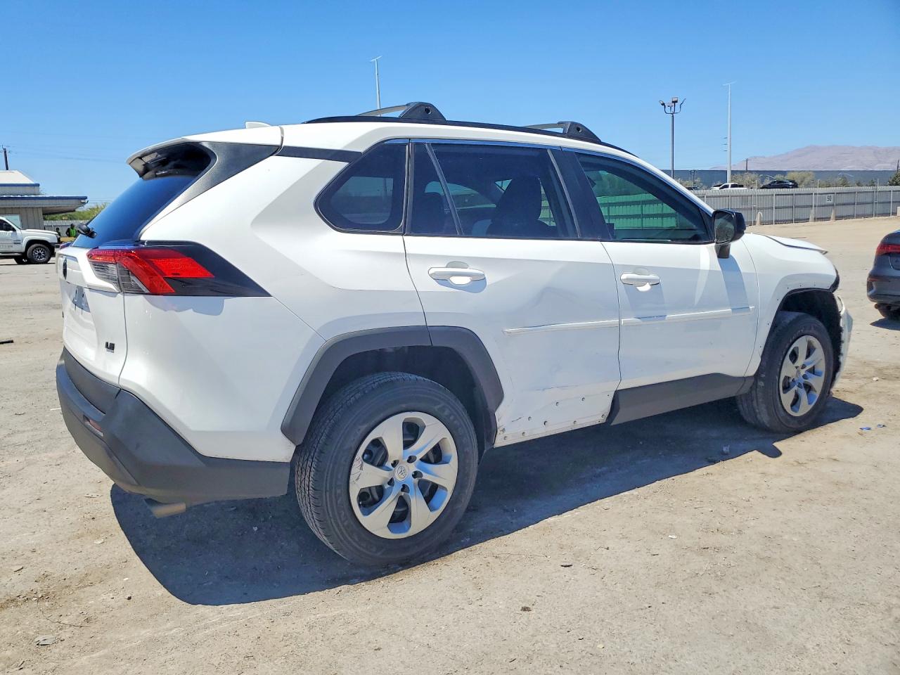2020 TOYOTA RAV4 LE — снимка 3