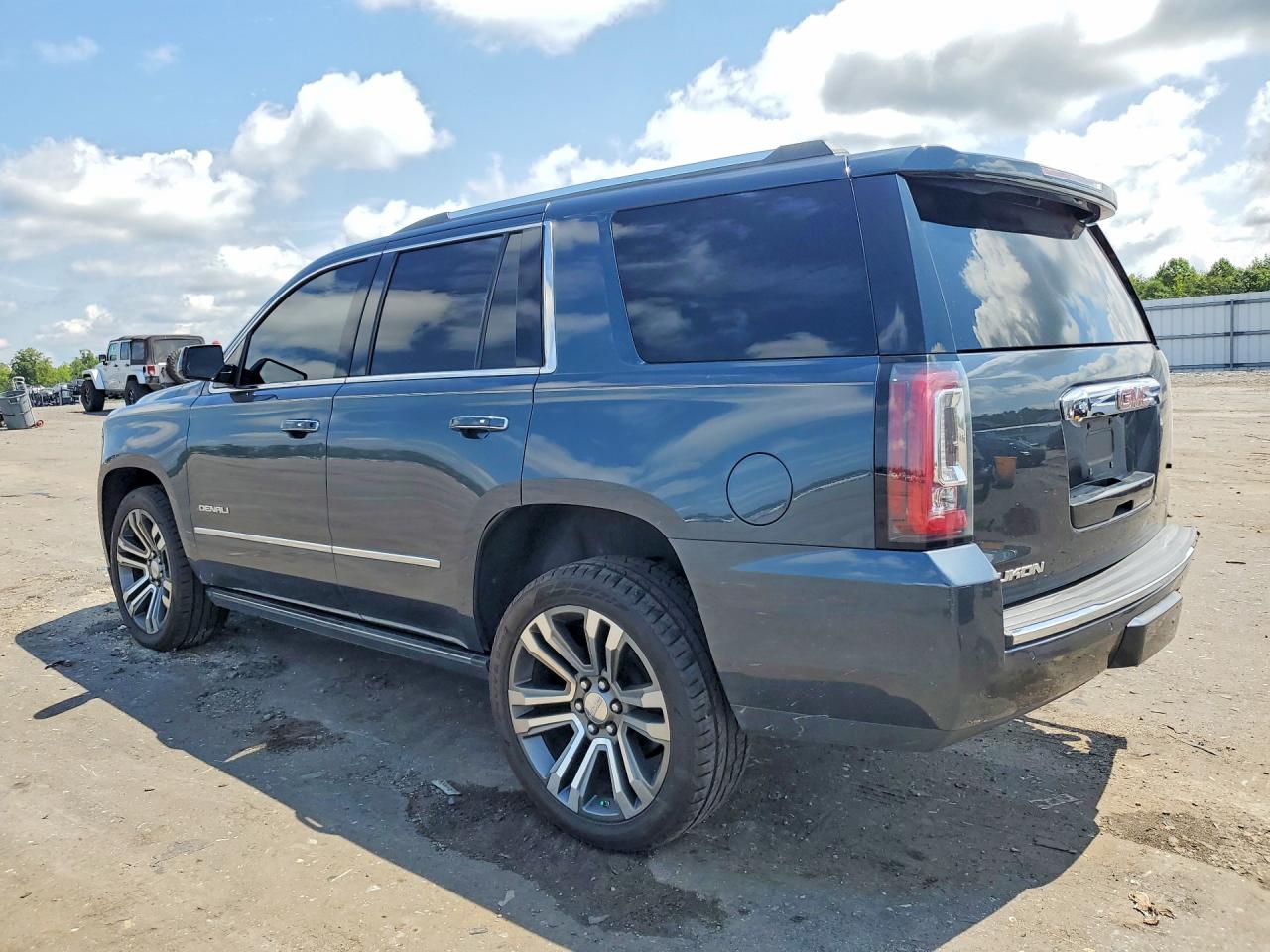 2019 GMC YUKON DENALI — снимка 2