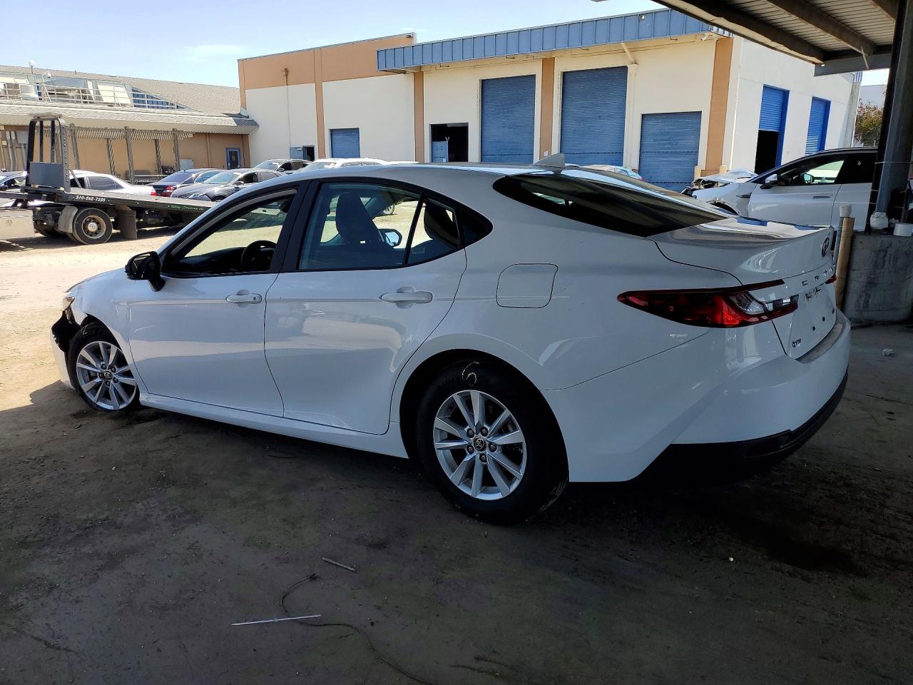 2025 TOYOTA CAMRY LE — снимка 2