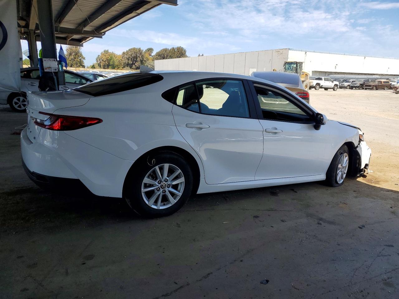 2025 TOYOTA CAMRY LE — снимка 3