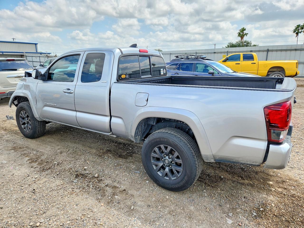 2022 TOYOTA TACOMA SR5 V6 — снимка 2